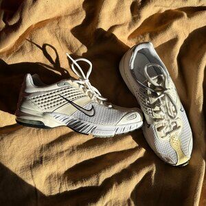 Vintage Women's Nike Sneakers CIRCA 2007